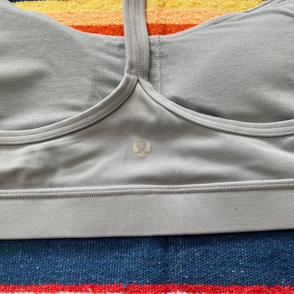 🧘♀️💙 Lululemon Sports Bra Size 10 Light Blue - Picture 3 of 4